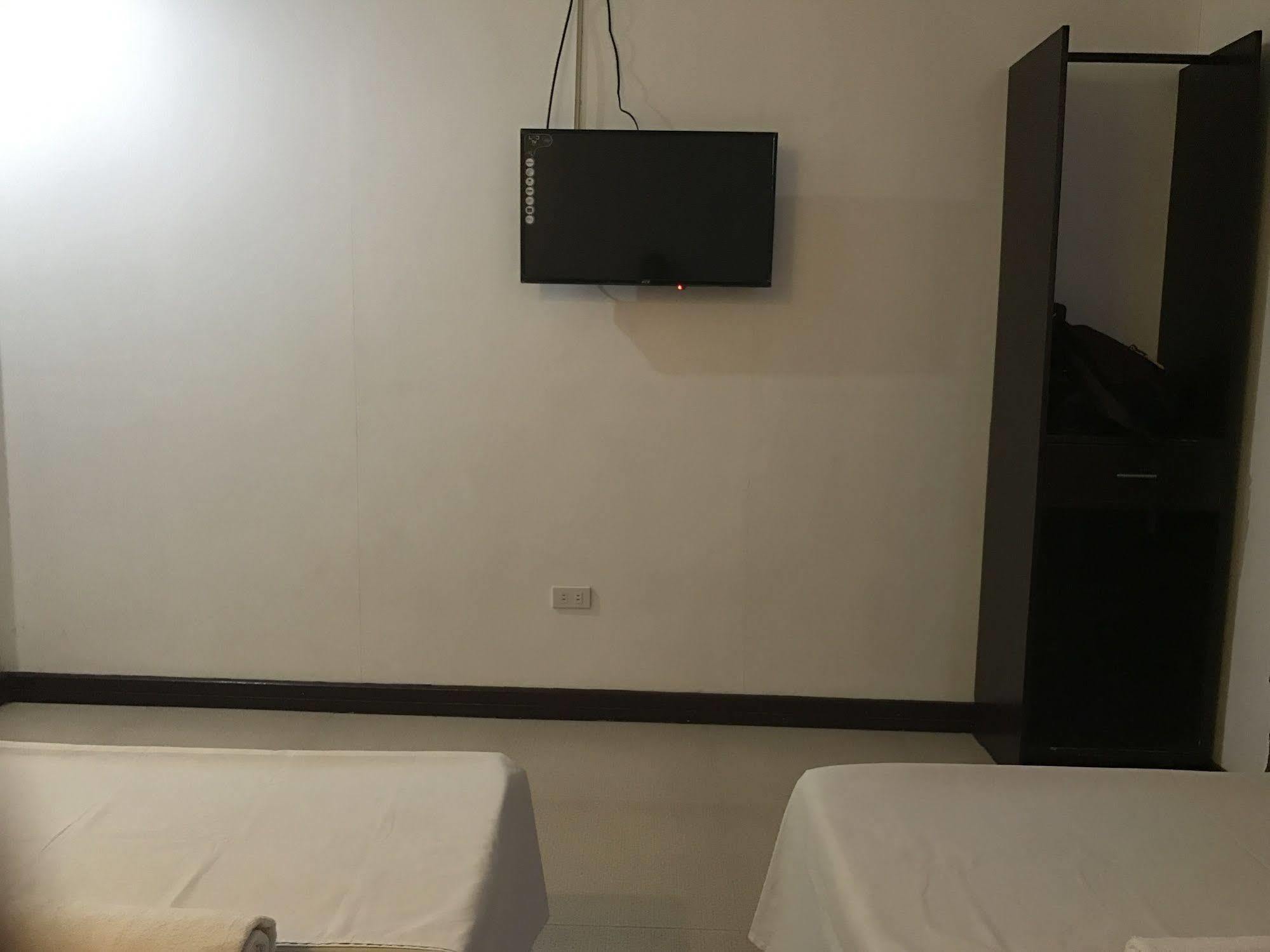 Ziur Inn Laoag Kültér fotó