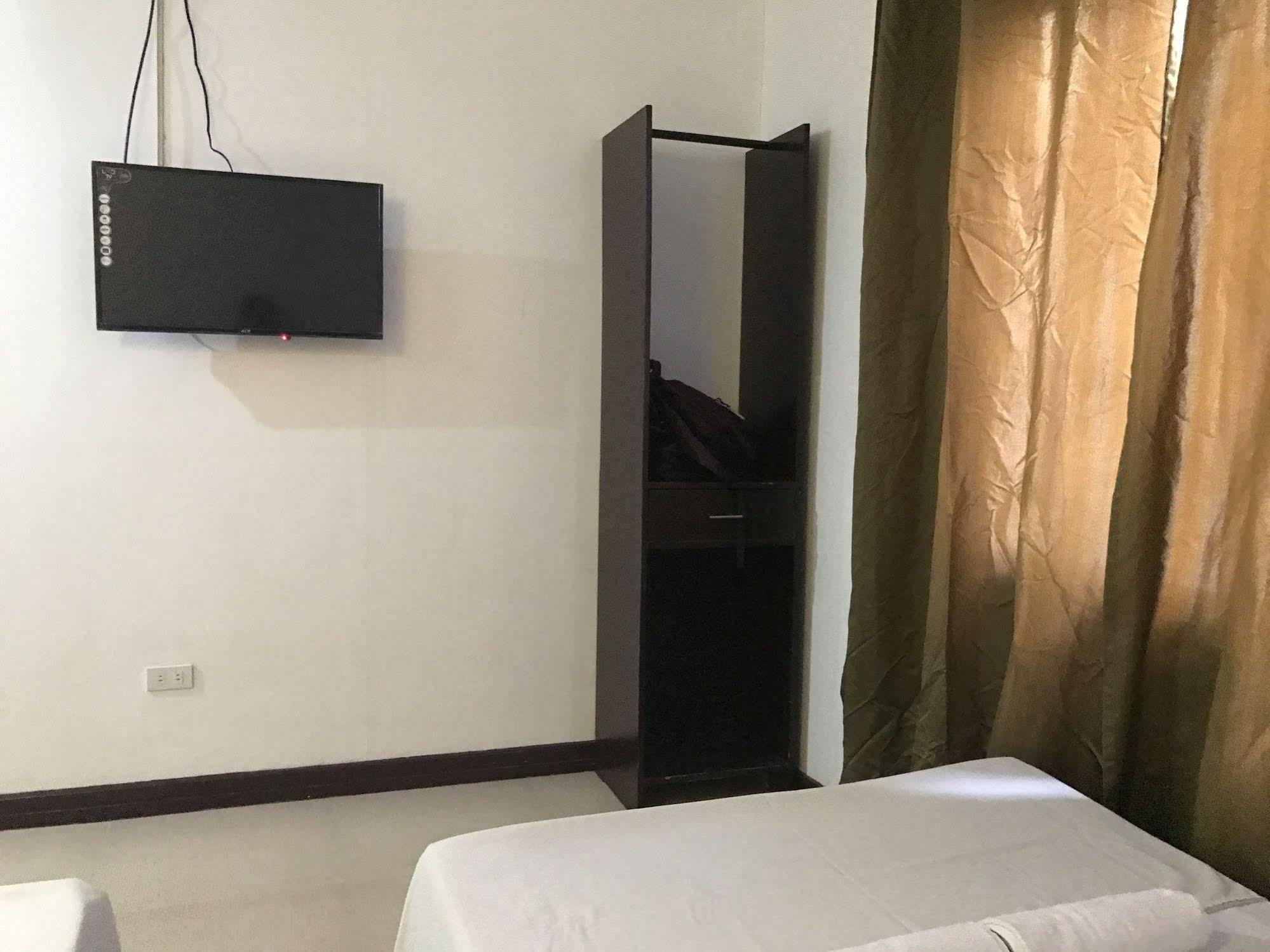 Ziur Inn Laoag Kültér fotó