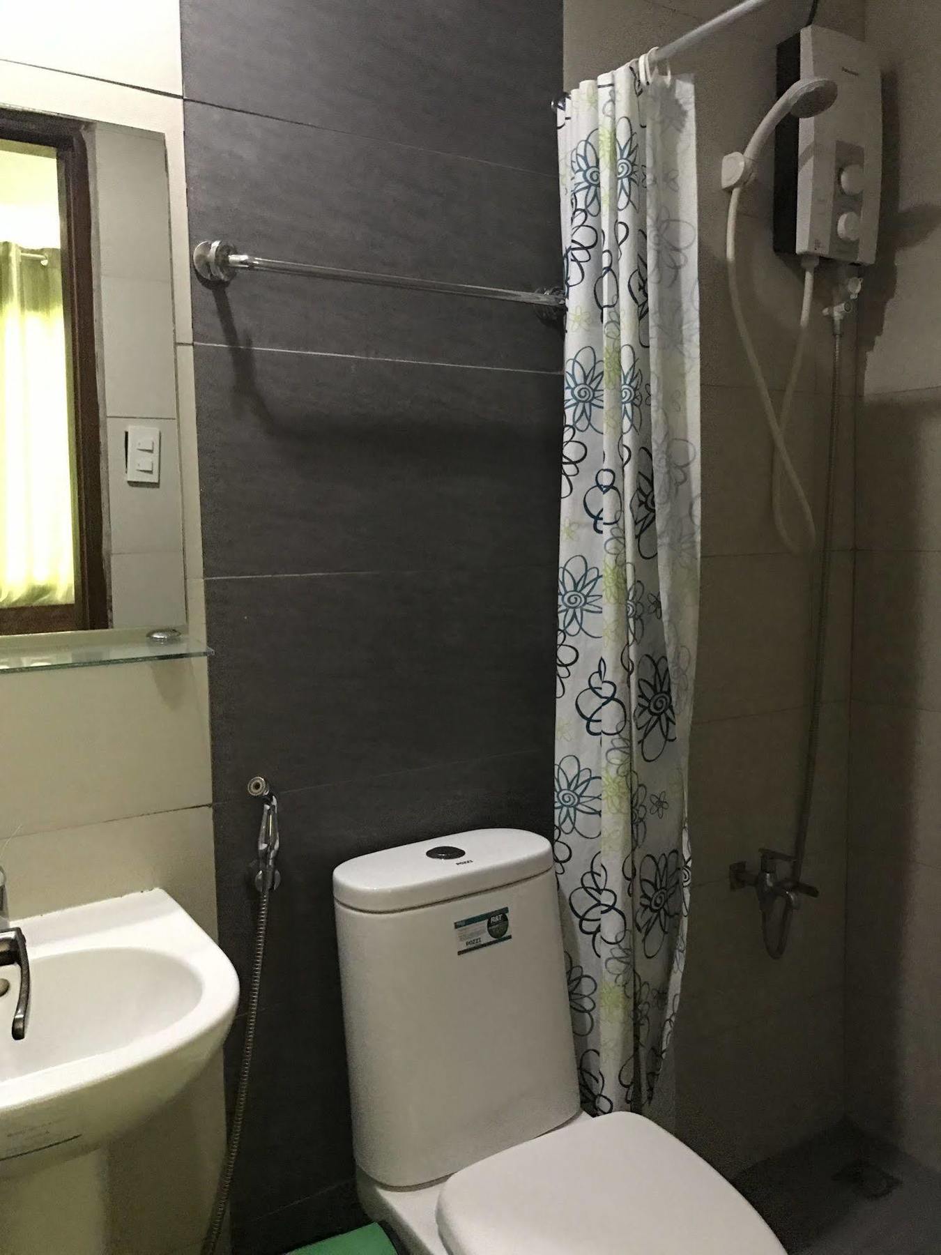 Ziur Inn Laoag Kültér fotó