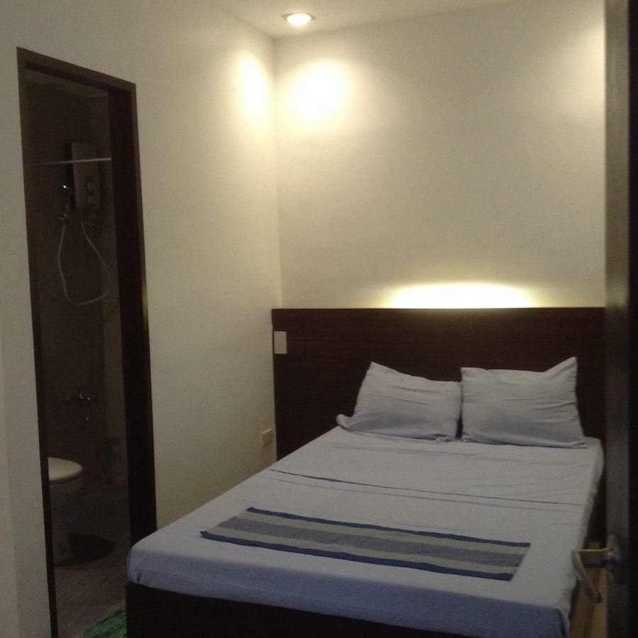 Ziur Inn Laoag Kültér fotó
