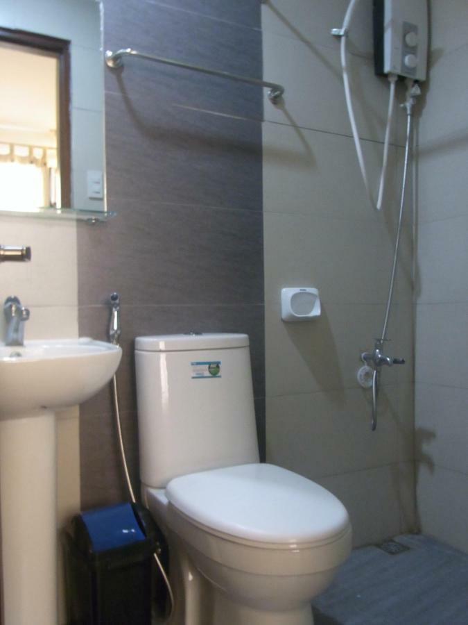 Ziur Inn Laoag Kültér fotó